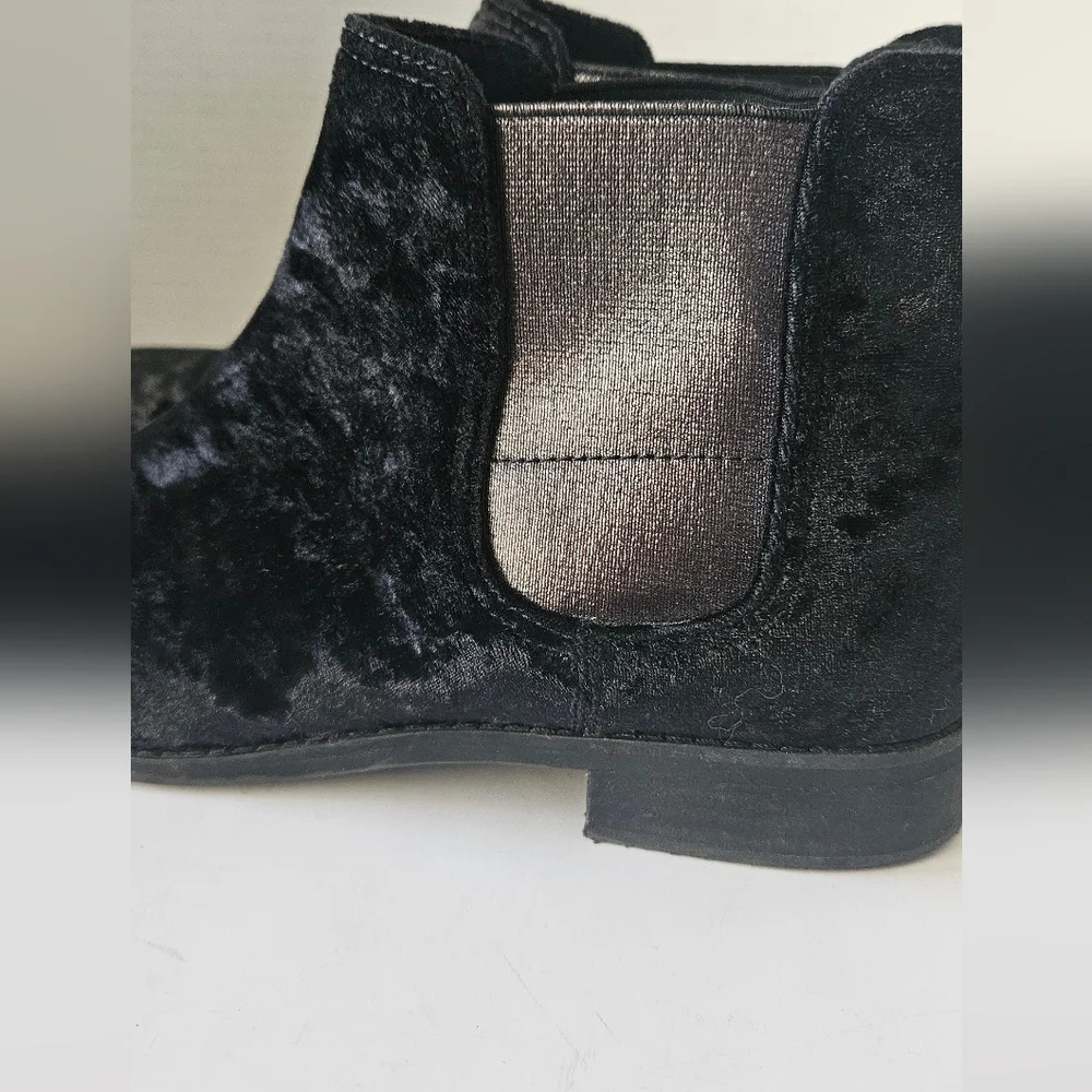 TOMS Ella Chelsea Black‎ Crushed Velvet Ankle Boots Size 9.5